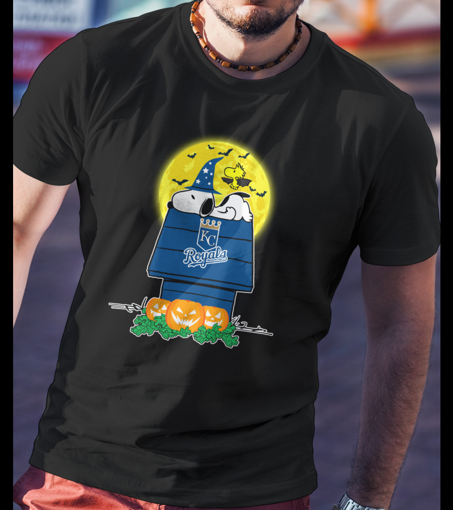 Kansas City Royals Halloween Snoopy Peanuts Moon Pumpkins T-Shirt