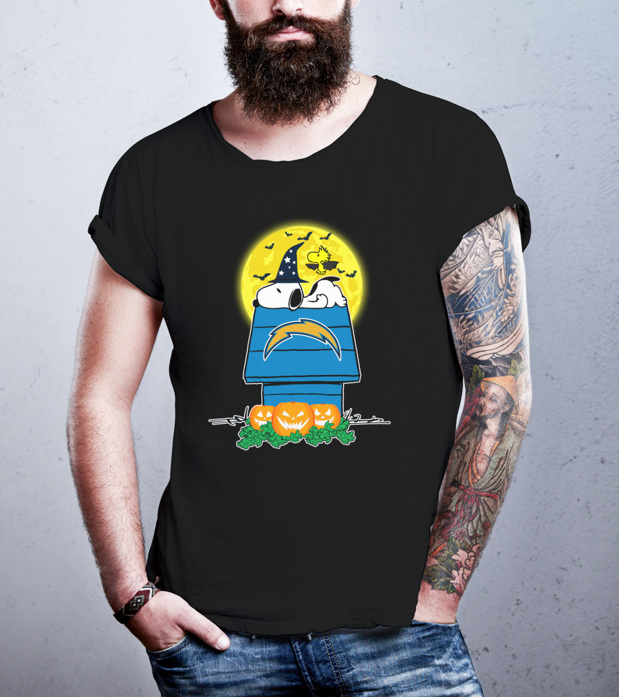 Los Angeles Chargers Snoopy Halloween Pumpkin Full Moon Scene T-Shirt