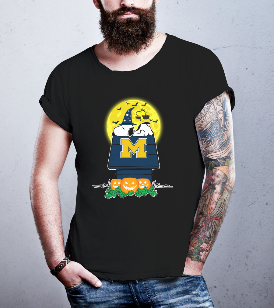 Michigan Wolverines Snoopy Halloween Full Moon Pumpkins T-Shirt