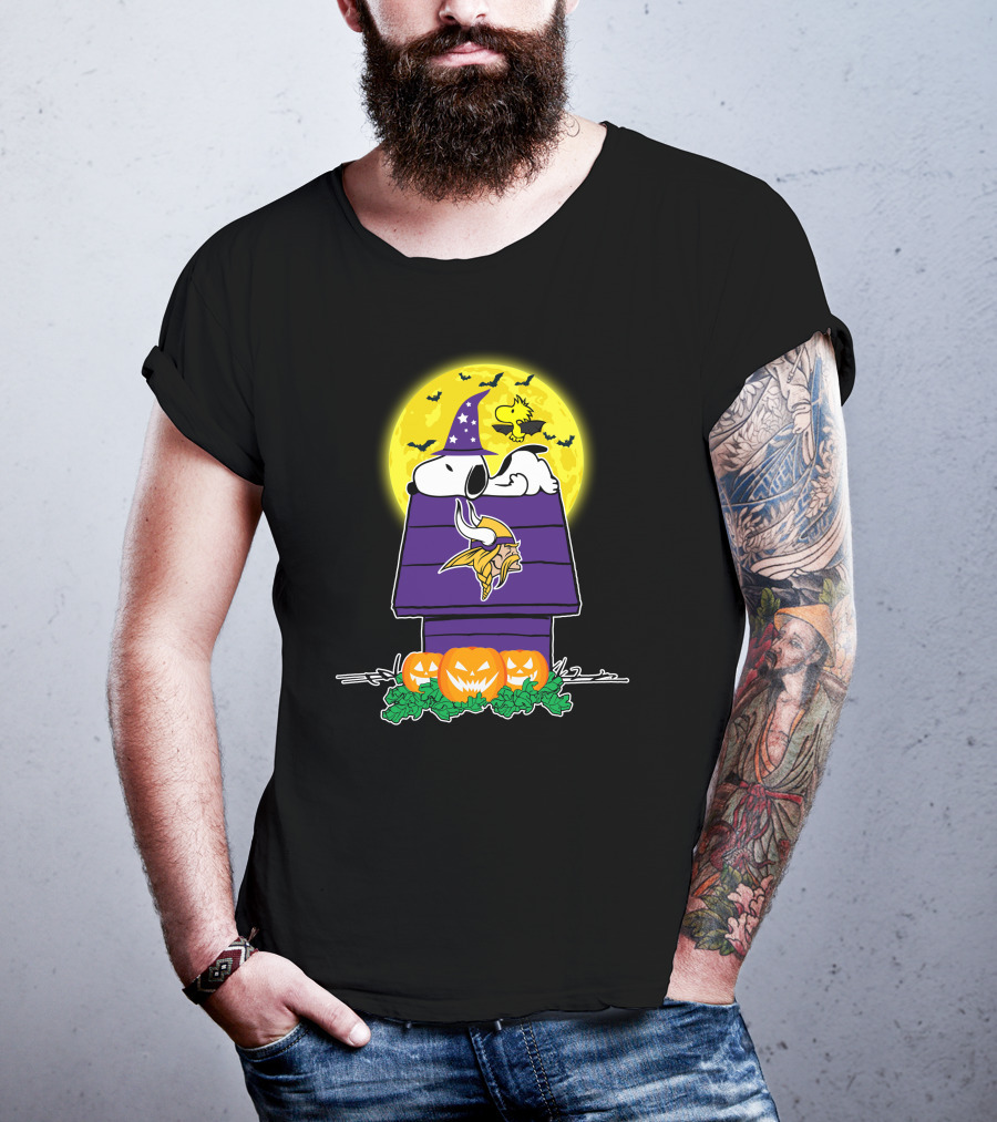 Minnesota Vikings Snoopy Halloween Peanuts Woodstock Pumpkins Full Moon T-Shirt