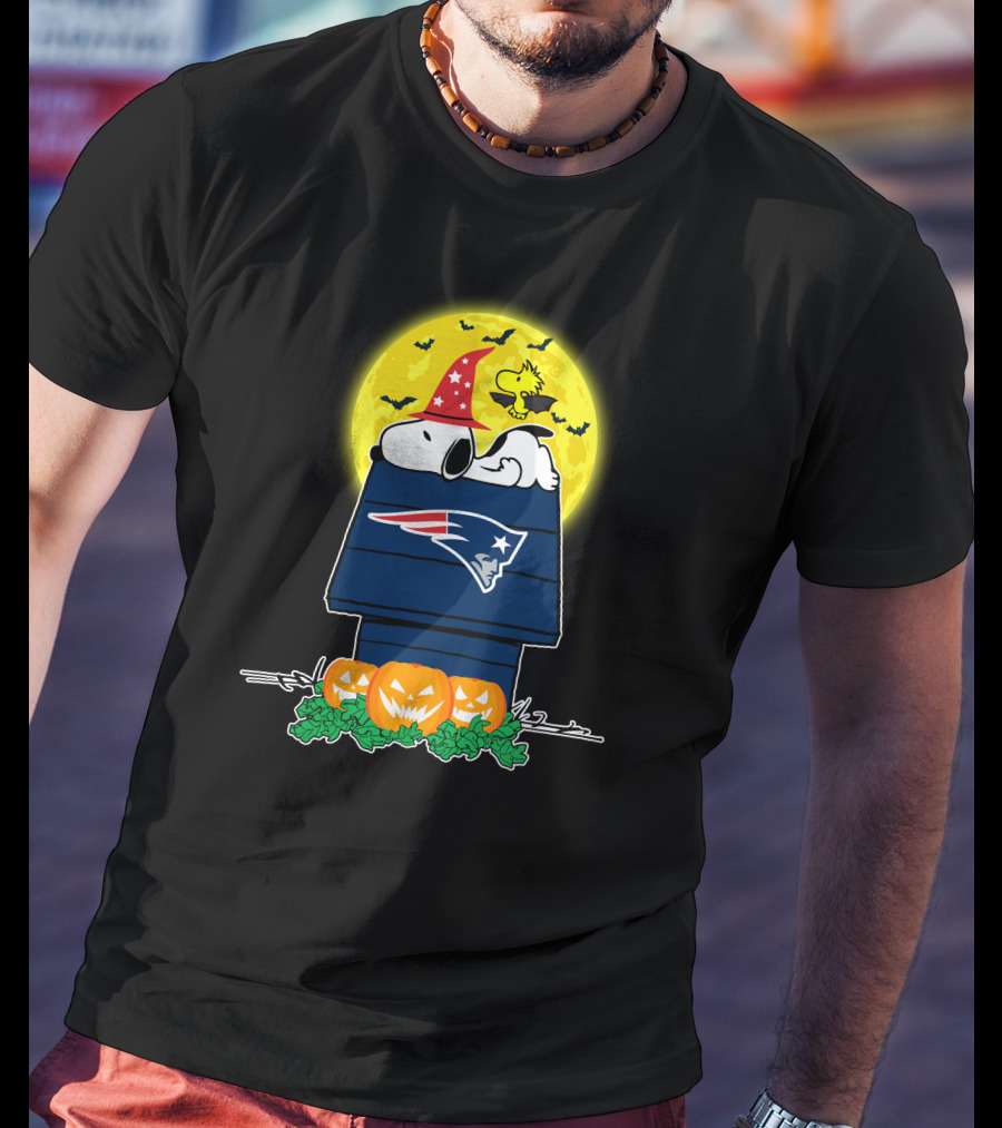 New England Patriots Snoopy Woodstock Halloween Moon Pumpkins T-Shirt