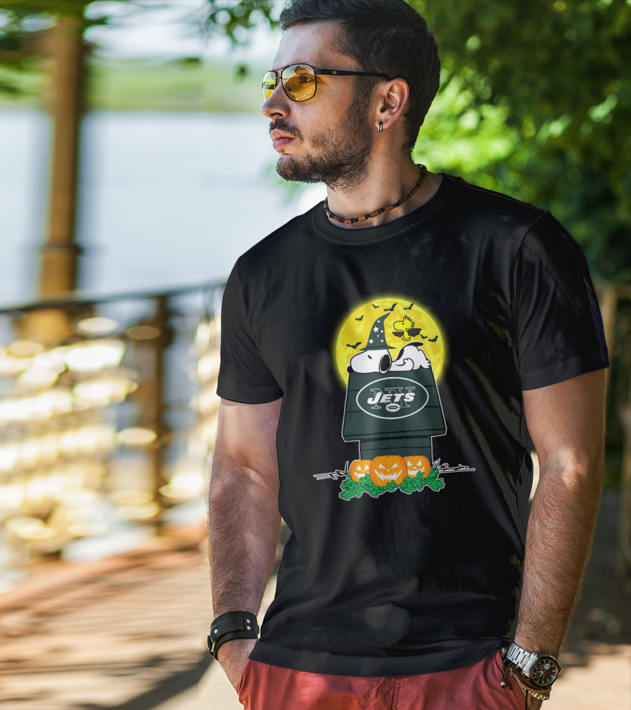 New York Jets Snoopy Halloween Pumpkin Moon House T-Shirt