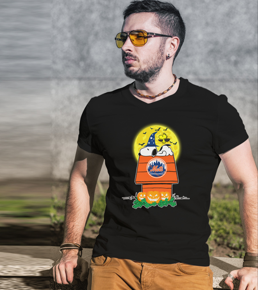 New York Mets Snoopy Halloween Pumpkin Moon Scene T-Shirt