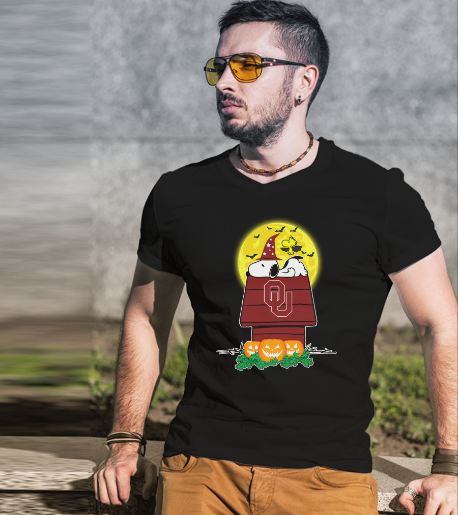 Oklahoma Sooners Snoopy Woodstock Halloween Moon Jack-O'-Lanterns T-Shirt
