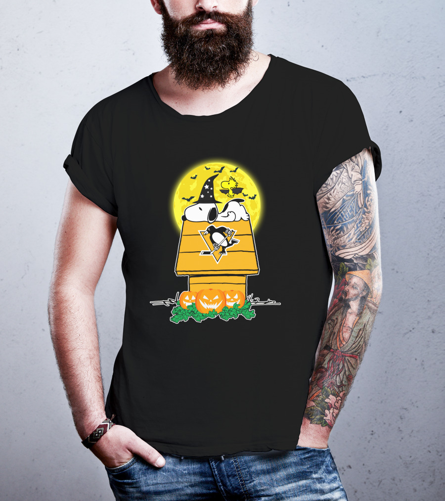 Pittsburgh Penguins Snoopy Halloween Pumpkin Moon Scene T-Shirt