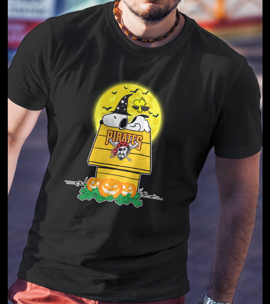 Pittsburgh Pirates Snoopy Halloween Jack-O'-Lanterns Peanuts Moon Bats T-Shirt