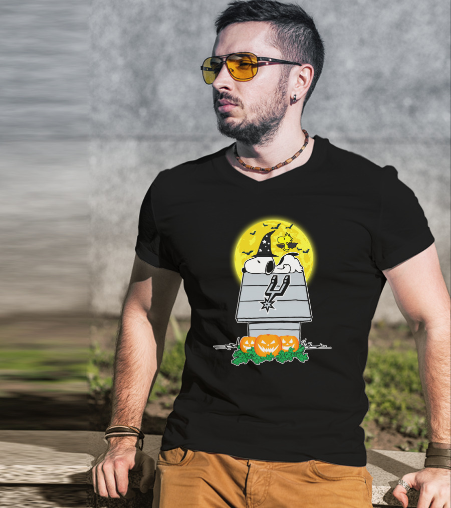 San Antonio Spurs Snoopy Halloween Moon Pumpkins T-Shirt