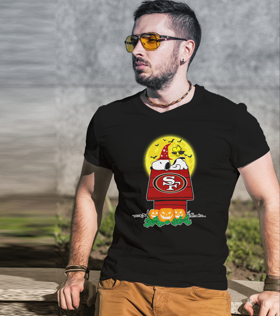 San Francisco 49ers Snoopy Woodstock Halloween Moon Jack-O'-Lanterns T-Shirt