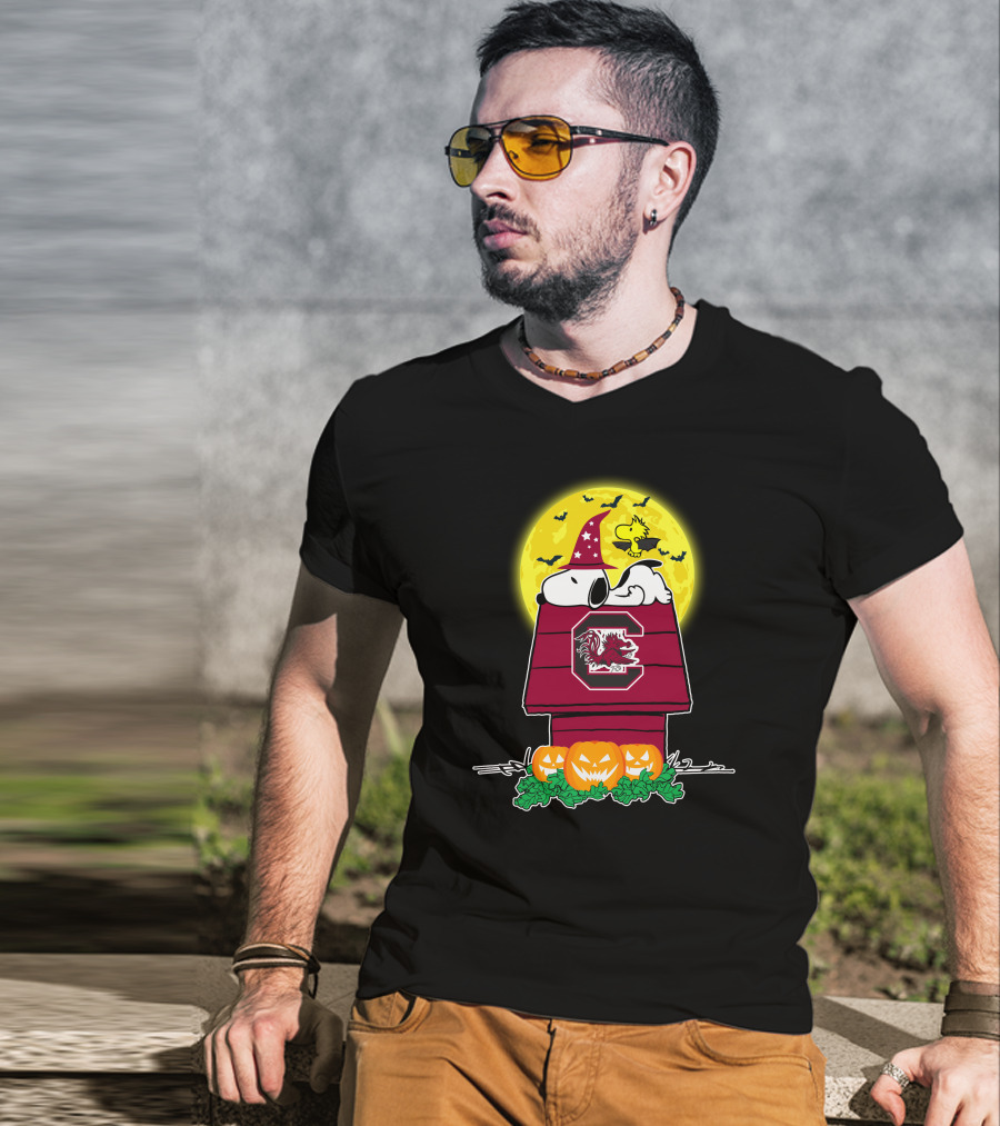 South Carolina Gamecocks Snoopy Woodstock Halloween Peanuts Pumpkins Moon T-Shirt