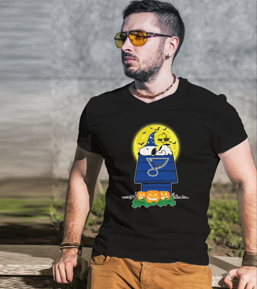 St Louis Blues Snoopy Halloween Moon Jack-O'-Lanterns T-Shirt