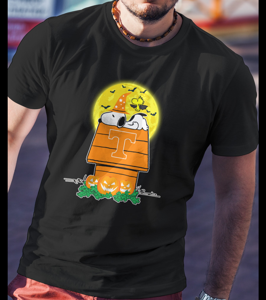 Tennessee Volunteers Snoopy Halloween Moon Pumpkins Woodstock House T-Shirt