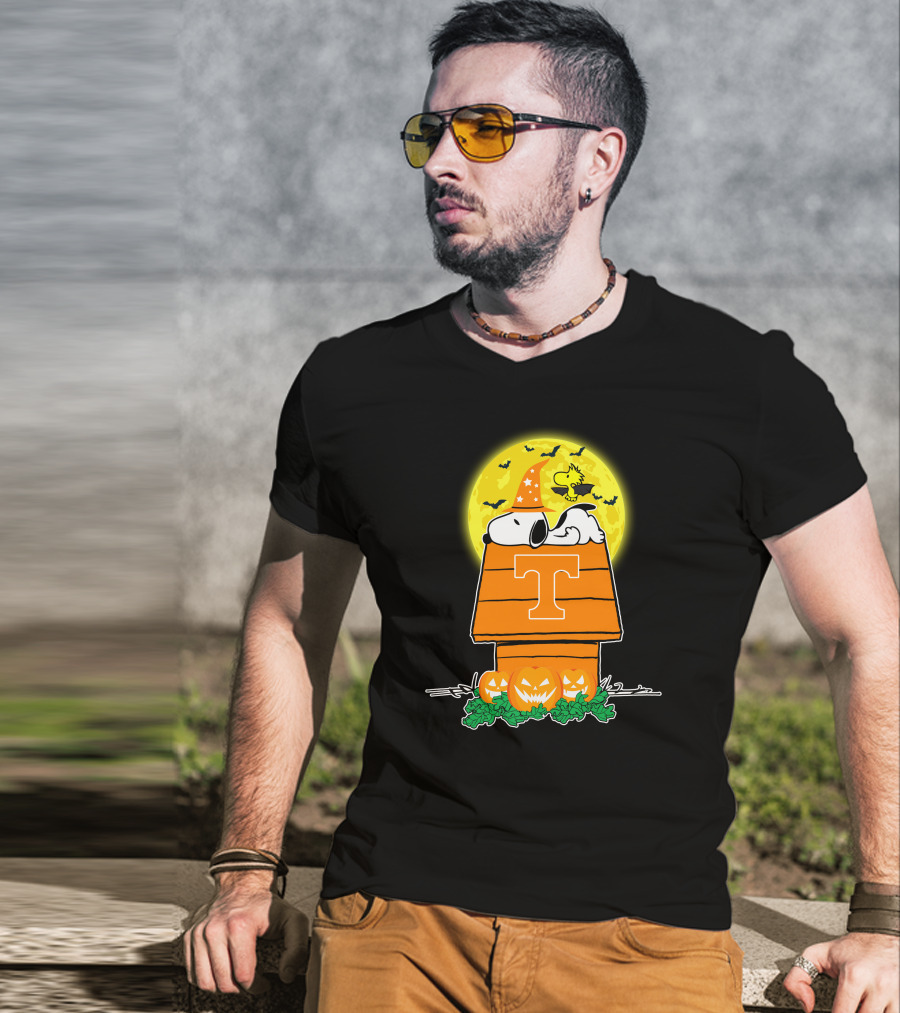 Tennessee Volunteers Snoopy Halloween Moon Pumpkins Woodstock House T-Shirt