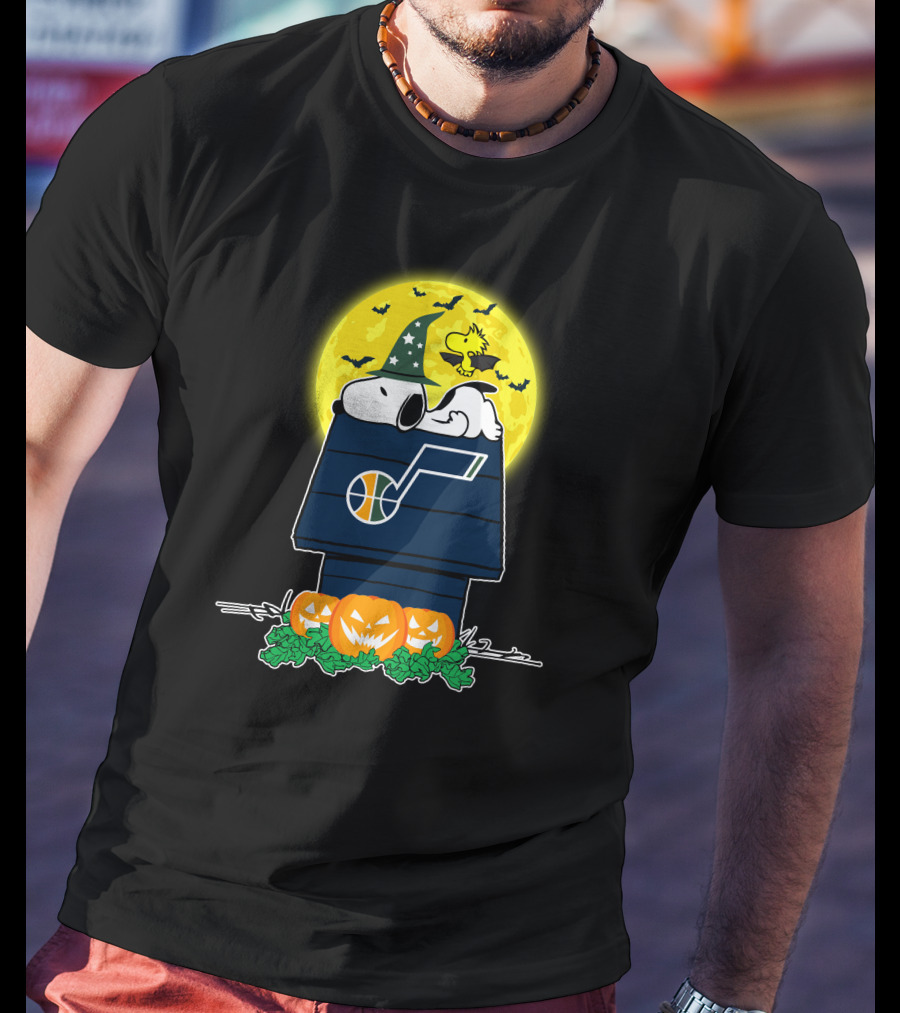 Utah Jazz Halloween Snoopy With Pumpkins And Woodstock Under Full Moon T-Shirt