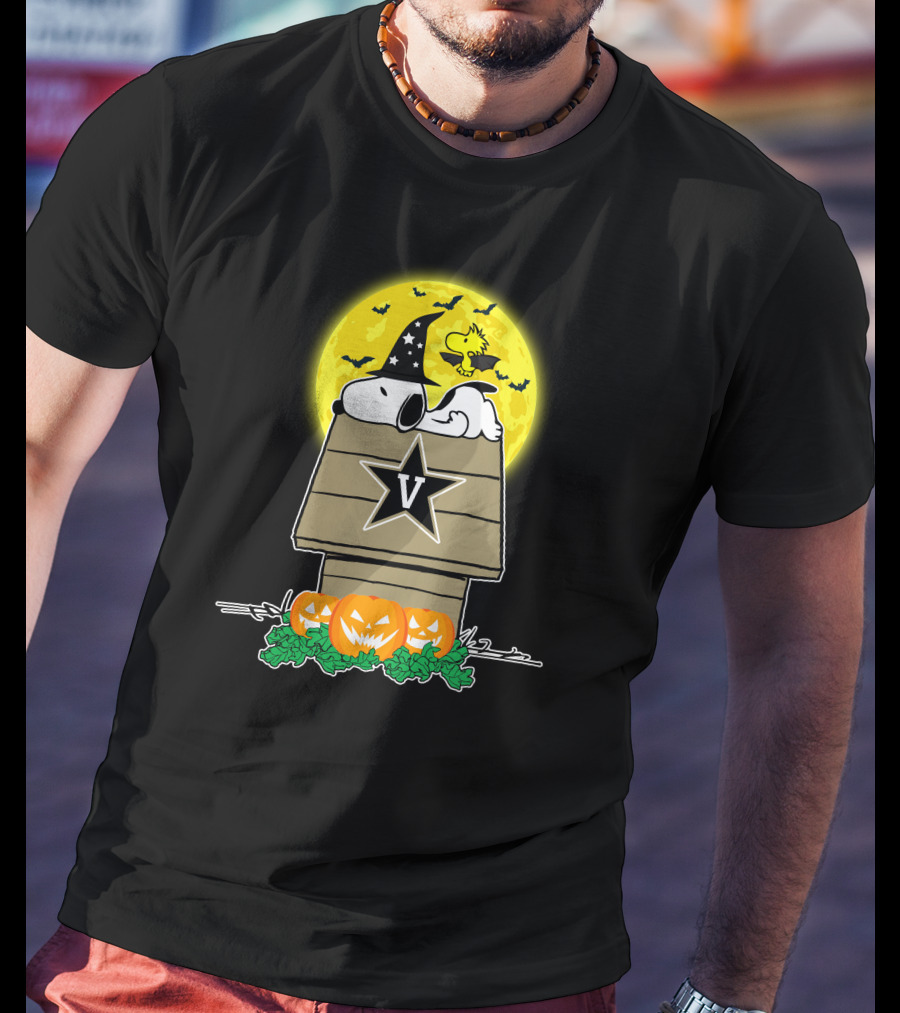 Vanderbilt Commodores Snoopy Halloween Moon Pumpkins T-Shirt