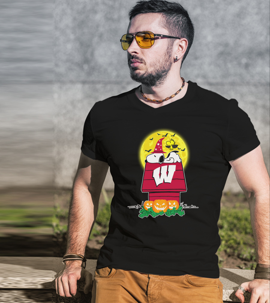 Snoopy Wisconsin Badgers Halloween Pumpkin Moon Night Scene T-Shirt