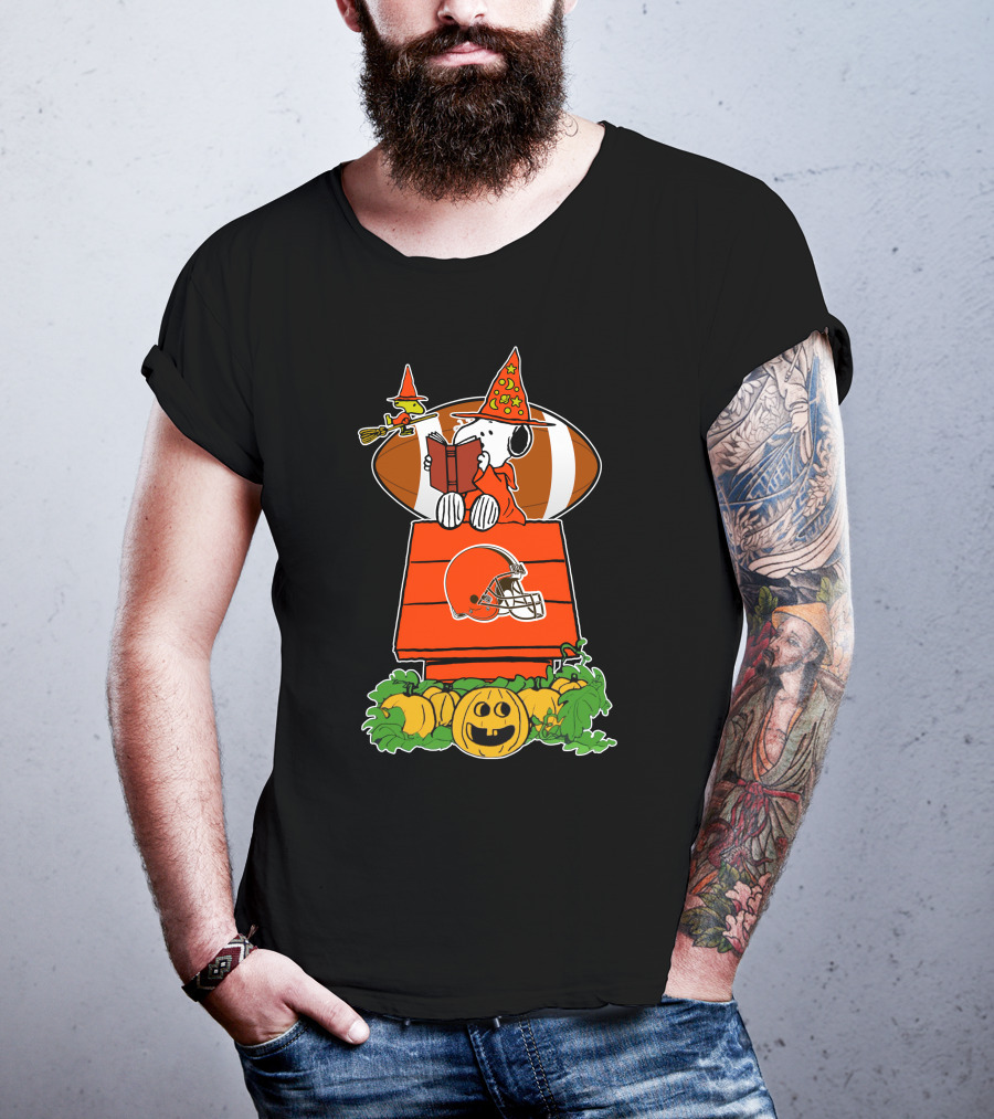 Cleveland Browns Halloween Snoopy Pumpkin Football Scene T-Shirt