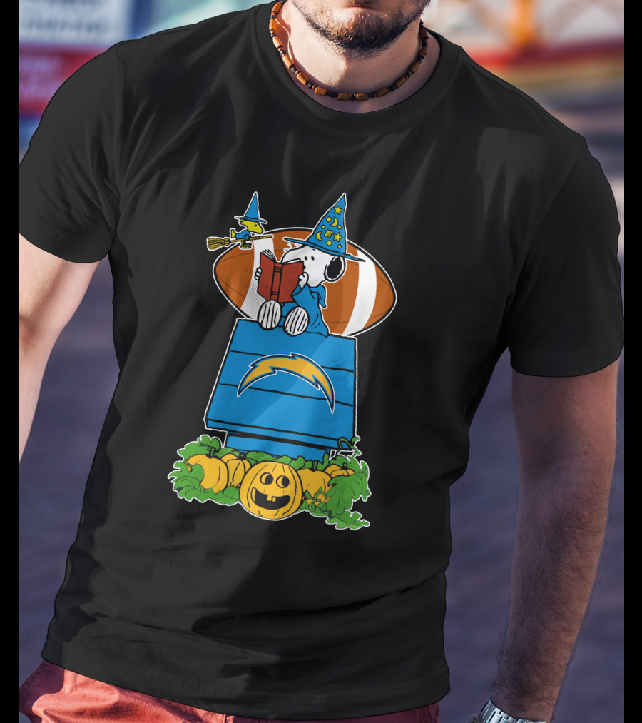 Los Angeles Chargers Snoopy Halloween Witch Reading Football Pumpkin T-Shirt