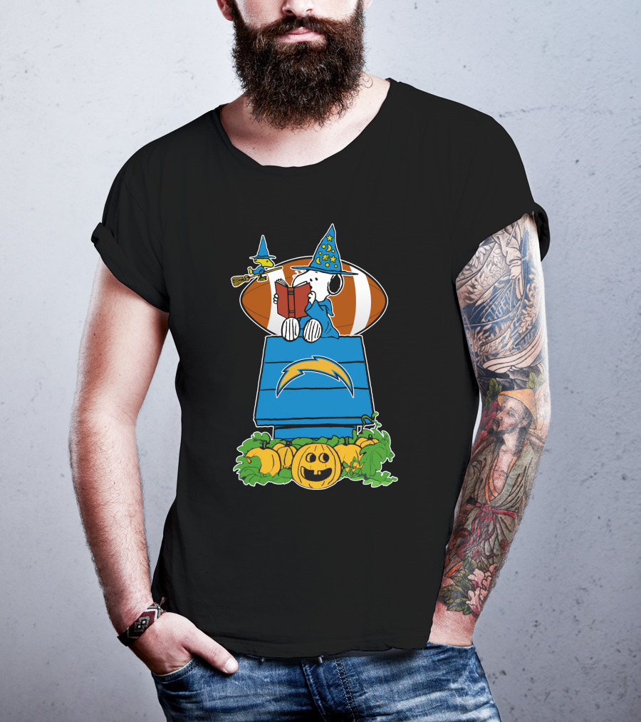 Los Angeles Chargers Snoopy Halloween Witch Reading Football Pumpkin T-Shirt
