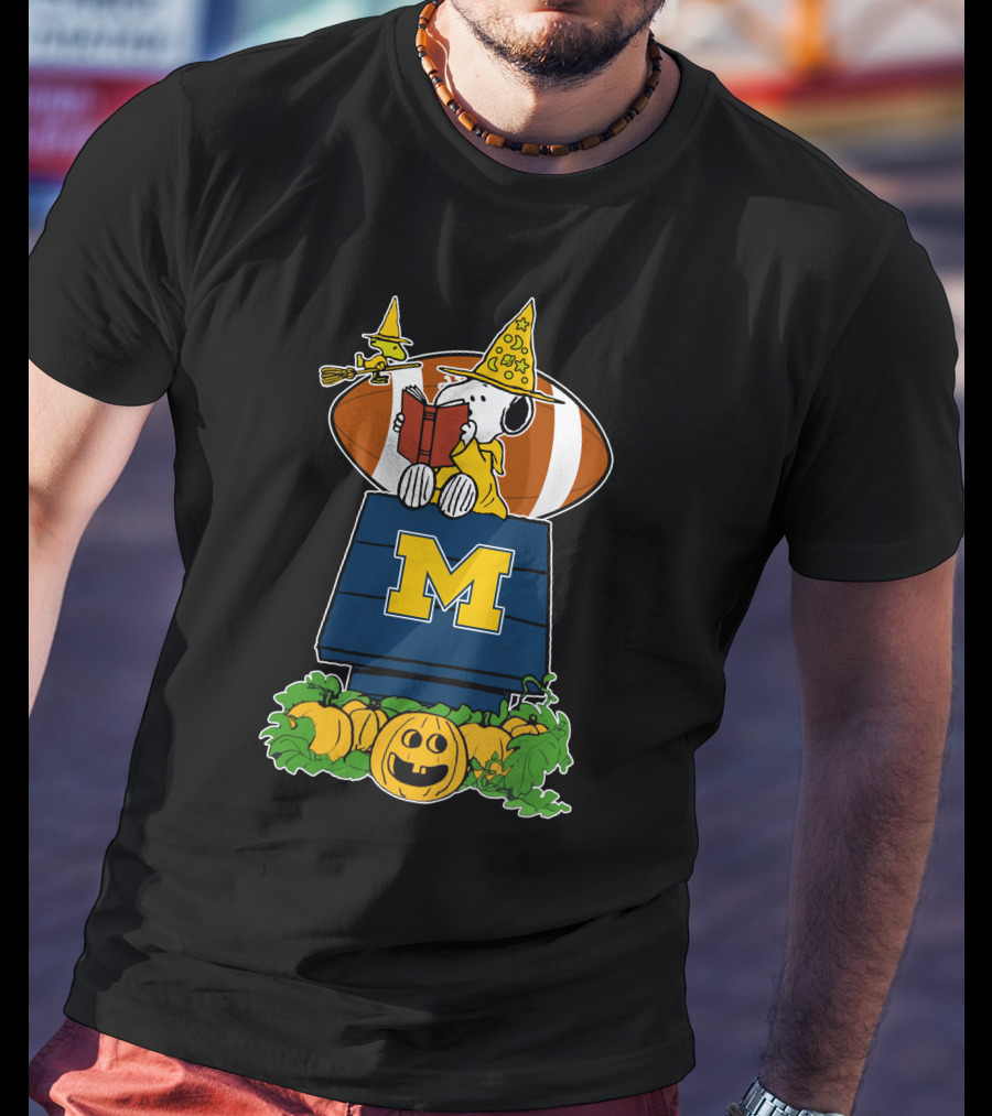 Michigan Wolverines Snoopy Halloween Pumpkin Football Scene T-Shirt