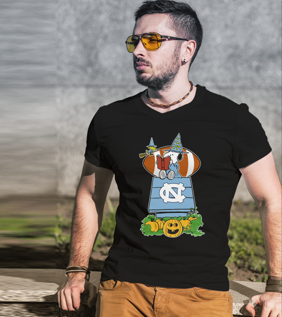 North Carolina Tar Heels Snoopy Halloween Pumpkin Wizard Football T-Shirt