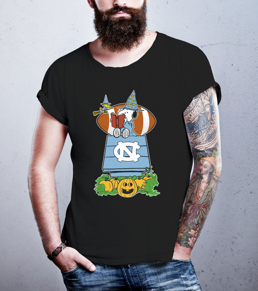 North Carolina Tar Heels Snoopy Halloween Pumpkin Wizard Football T-Shirt