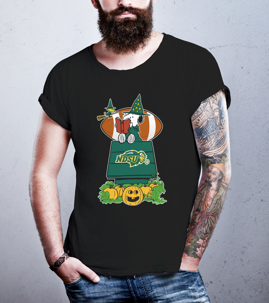 Ndsu Bison Snoopy Halloween Witch Hat Pumpkin Football Scene T-Shirt