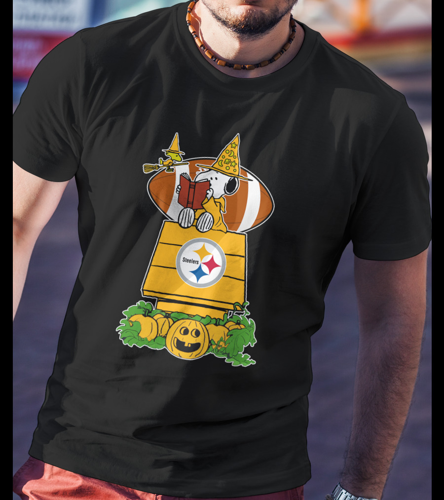 Pittsburgh Steelers Snoopy Halloween Football Magic Doghouse Pumpkins T-Shirt