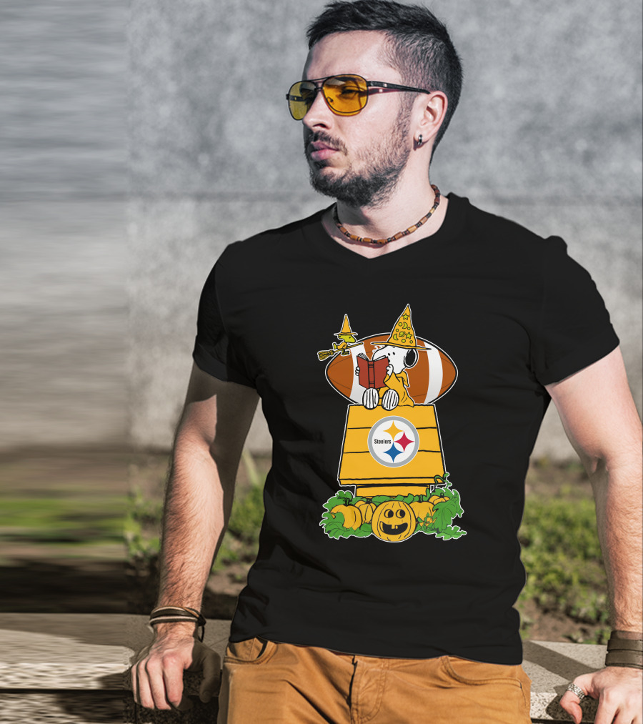 Pittsburgh Steelers Snoopy Halloween Football Magic Doghouse Pumpkins T-Shirt