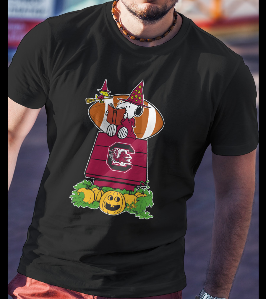 South Carolina Gamecocks Snoopy Halloween Pumpkin Woodstock Football Scene T-Shirt