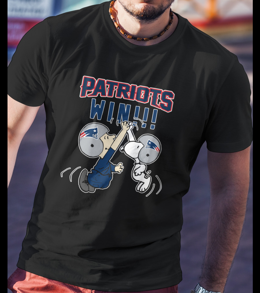 Patriots Win Snoopy High-Five Celebration T-Shirt