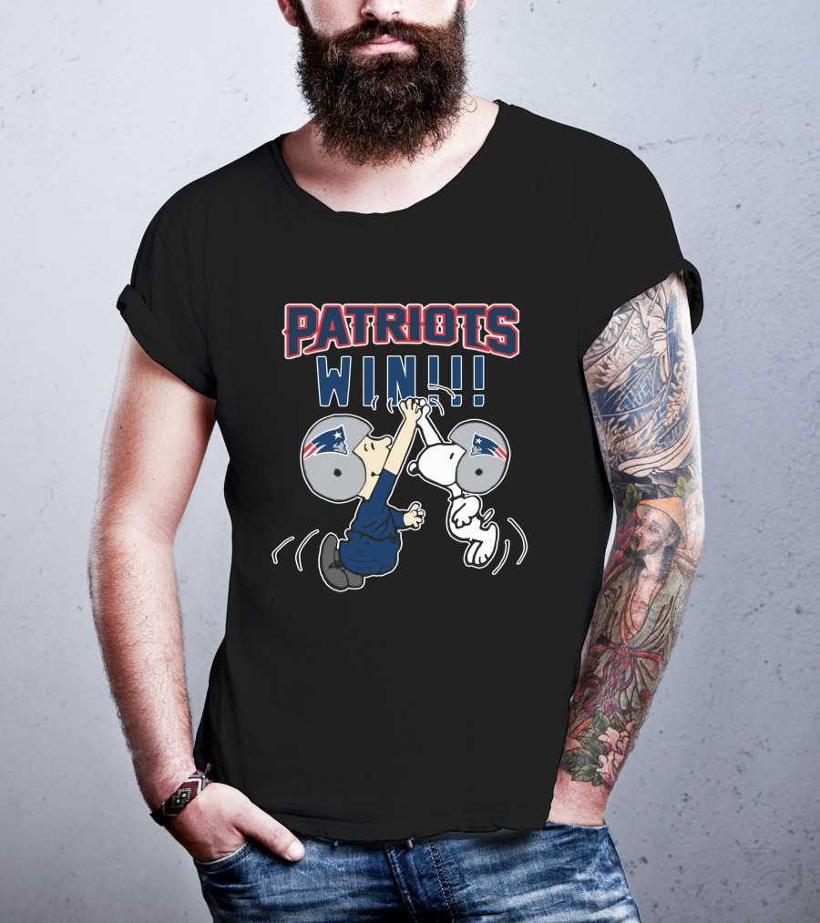 Patriots Win Snoopy High-Five Celebration T-Shirt