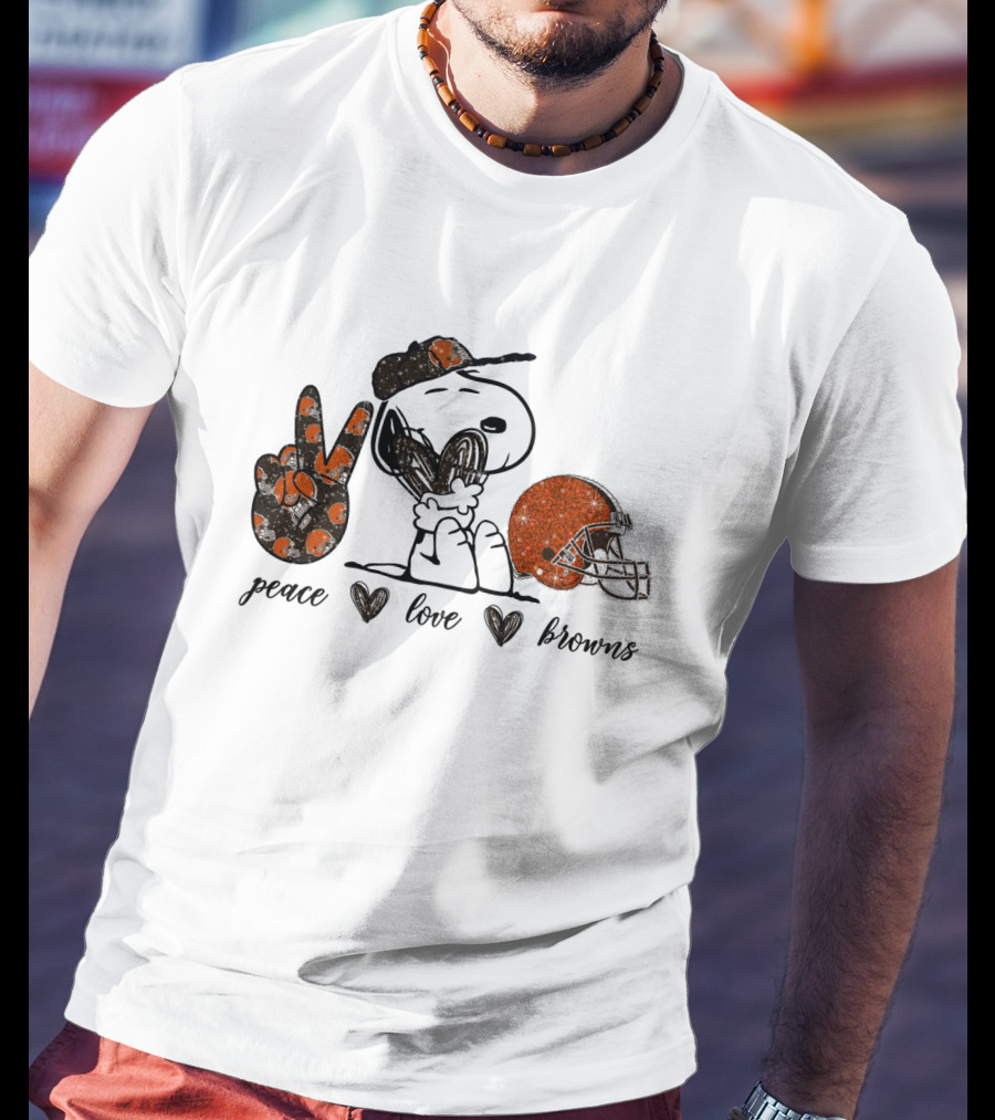 Peace Love Cleveland Browns Snoopy Football Fan T-Shirt