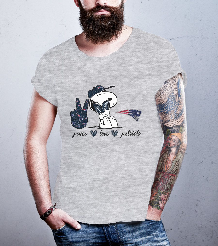 Peace Love Patriots Snoopy New England Patriots Fan T-Shirt