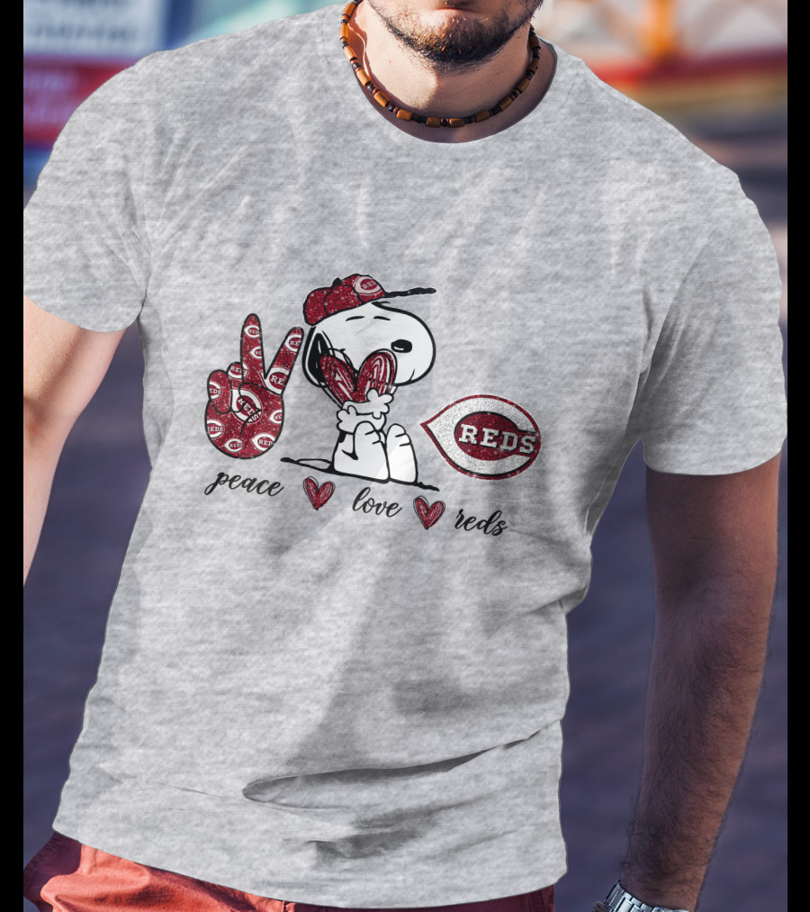 Snoopy Peace Love Cincinnati Reds MLB Fan Wear T-Shirt