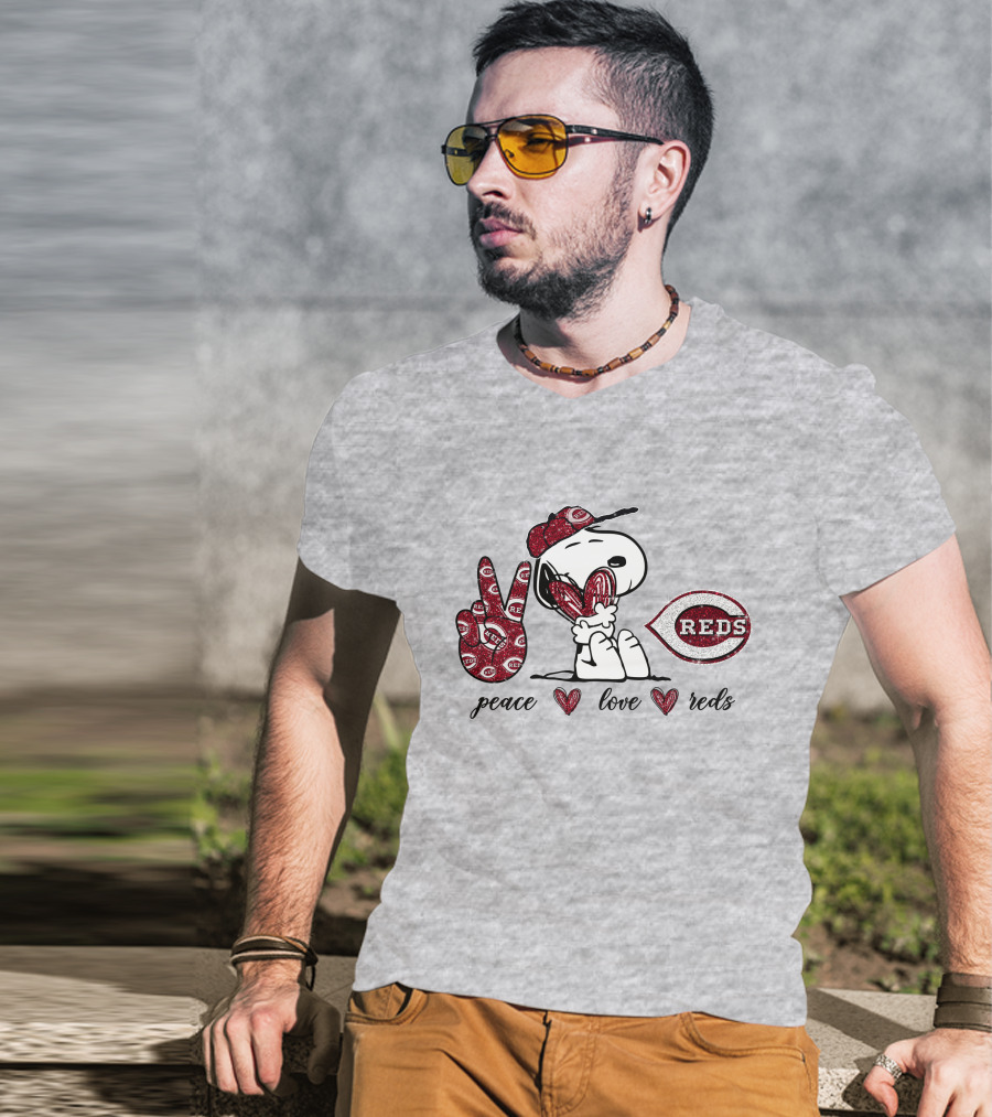 Snoopy Peace Love Cincinnati Reds MLB Fan Wear T-Shirt