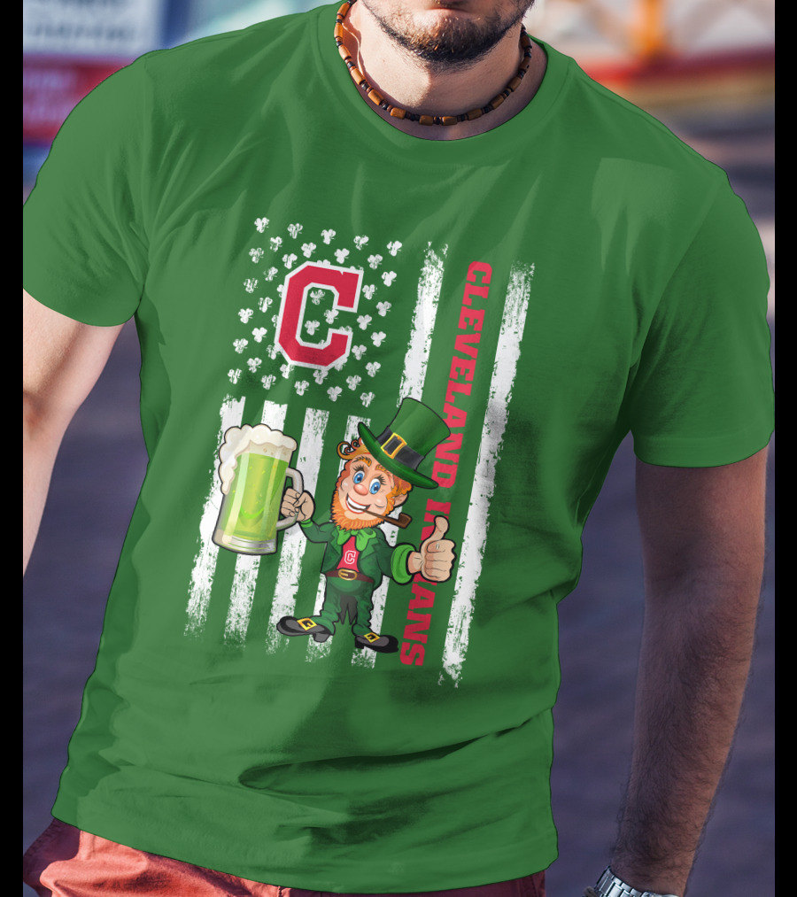 Cleveland Indians St Patrick's Day Leprechaun With Shamrock Flag And Beer Mug T-Shirt