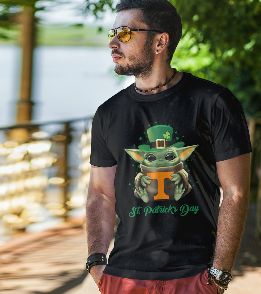 Tennessee Volunteers Baby Yoda St. Patrick's Day T-Shirt