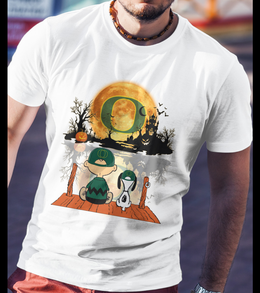 Oregon Ducks Halloween Moon Charlie And Snoopy Reflection T-Shirt
