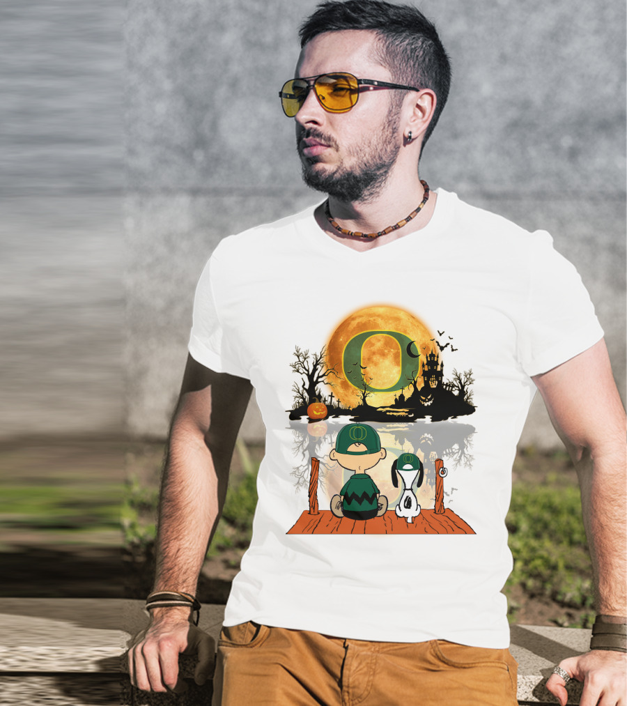 Oregon Ducks Halloween Moon Charlie And Snoopy Reflection T-Shirt