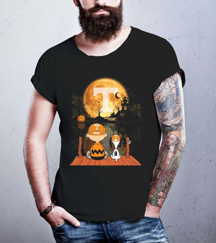 Tennessee Volunteers Halloween Full Moon T And Snoopy Pumpkin Scene T-Shirt