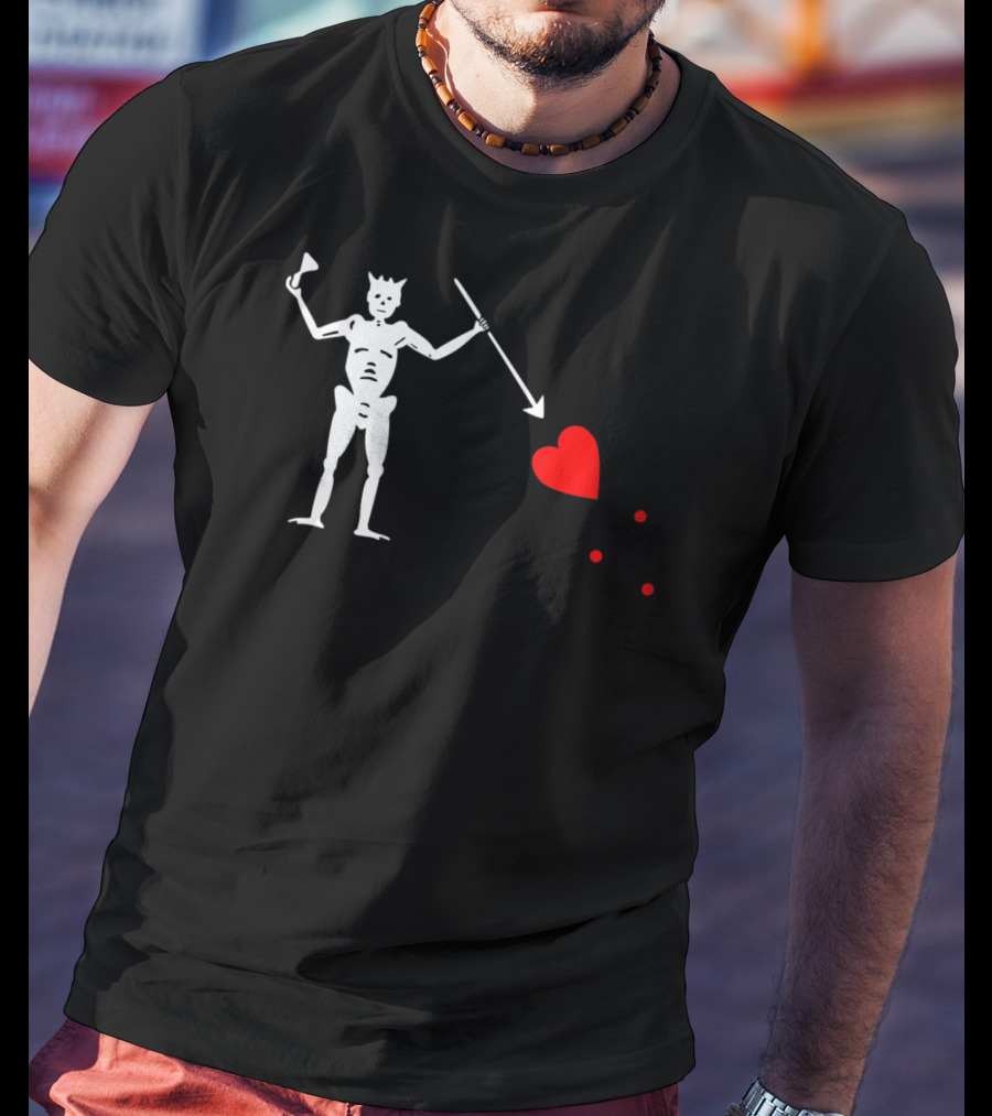 Skeleton With Spear And Heart On Blackbeard's Jolly Roger Pirate Flag T-Shirt