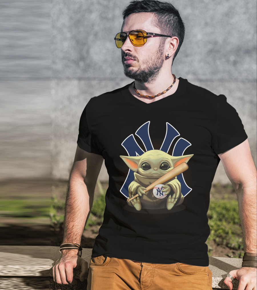 Yoda Star Wars With Yankees Baseball And Bat T-Shirt