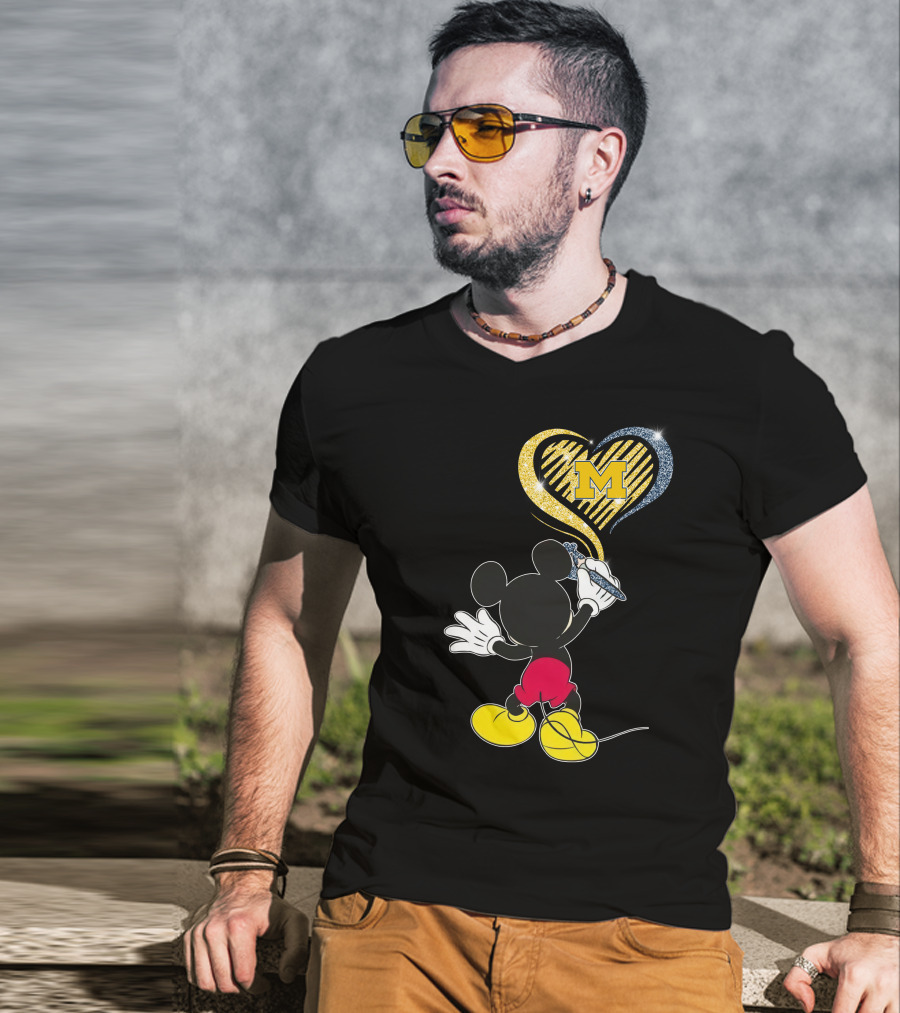 Mickey Mouse Drawing Heart With Michigan Wolverines T-Shirt