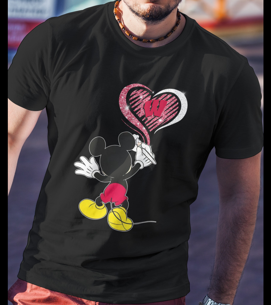 Mickey Painting Heart With Wisconsin Badgers W T-Shirt