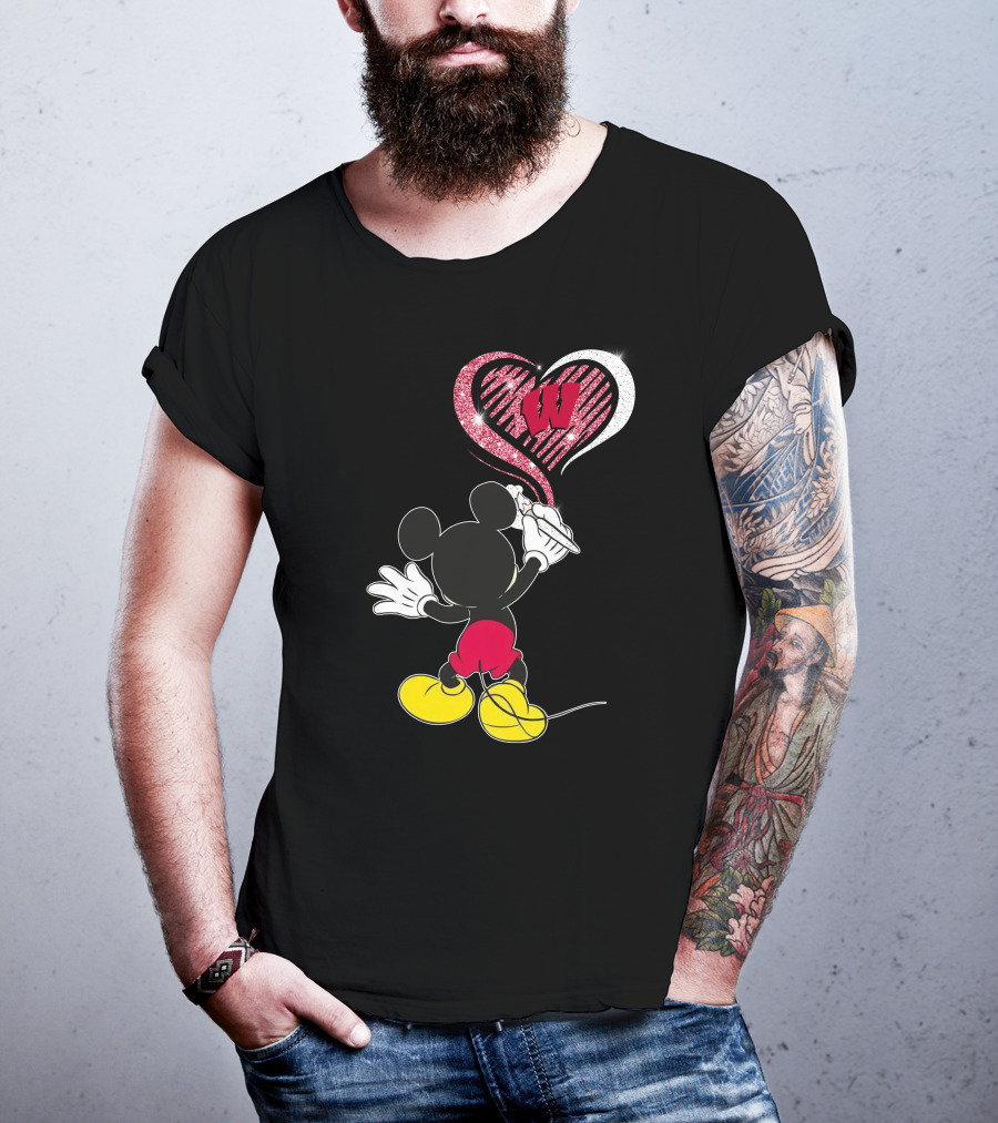 Mickey Painting Heart With Wisconsin Badgers W T-Shirt