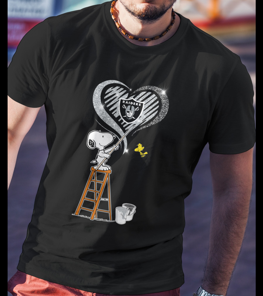 Snoopy Painting Heart Raiders 23 Oakland Raiders Football Nfl Peanuts Woodstock T-Shirt