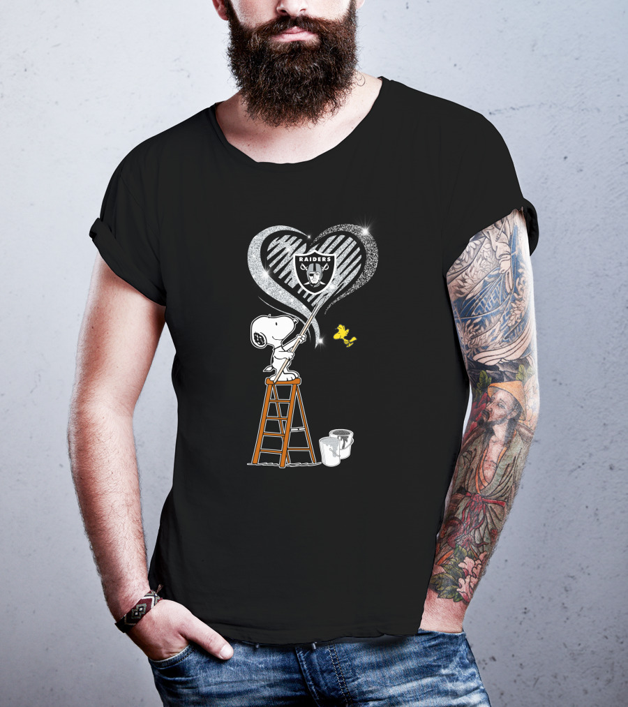 Snoopy Painting Heart Raiders 23 Oakland Raiders Football Nfl Peanuts Woodstock T-Shirt