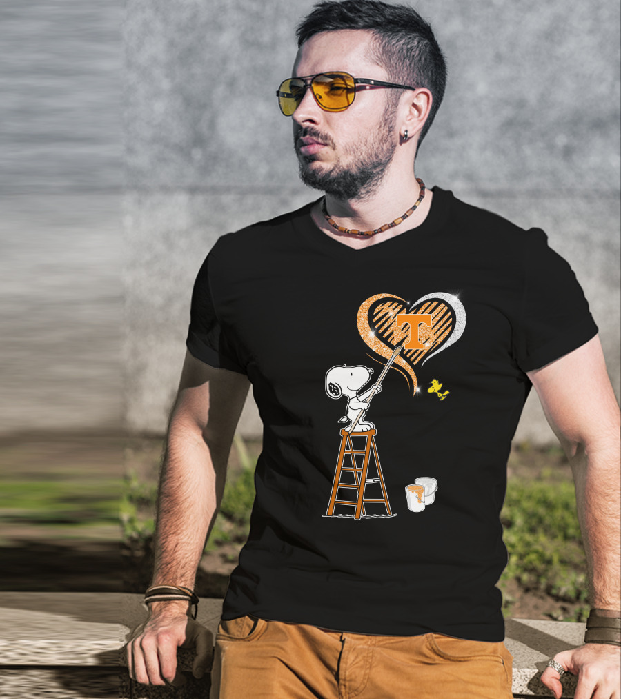 Snoopy Painting Tennessee Volunteers Heart With Woodstock T-Shirt