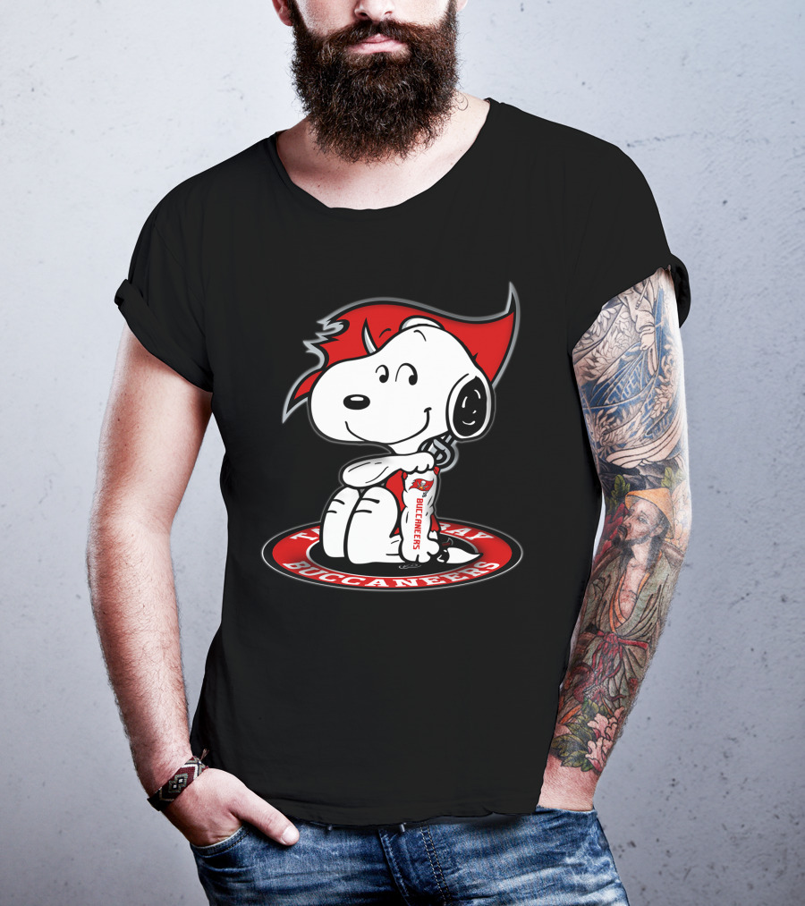 Tampa Bay Buccaneers Snoopy Fan T-Shirt