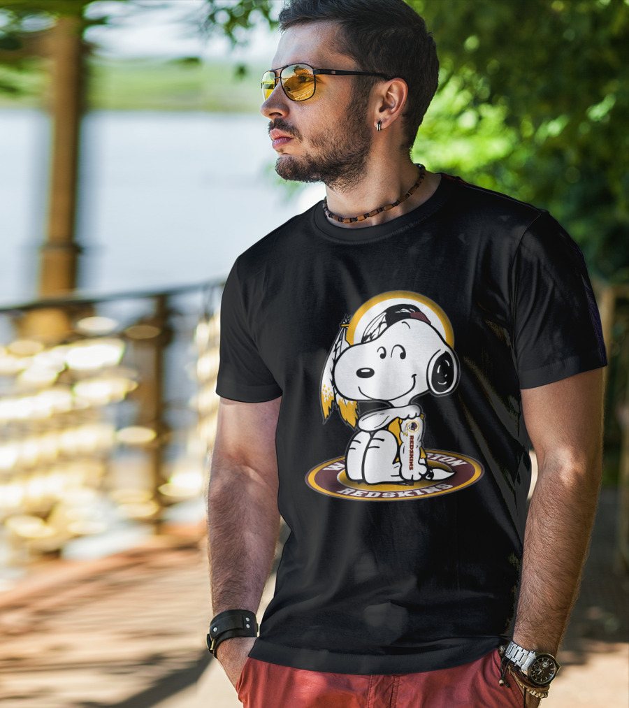 Snoopy Hugging Football Trophy Washington Redskins Sports T-Shirt